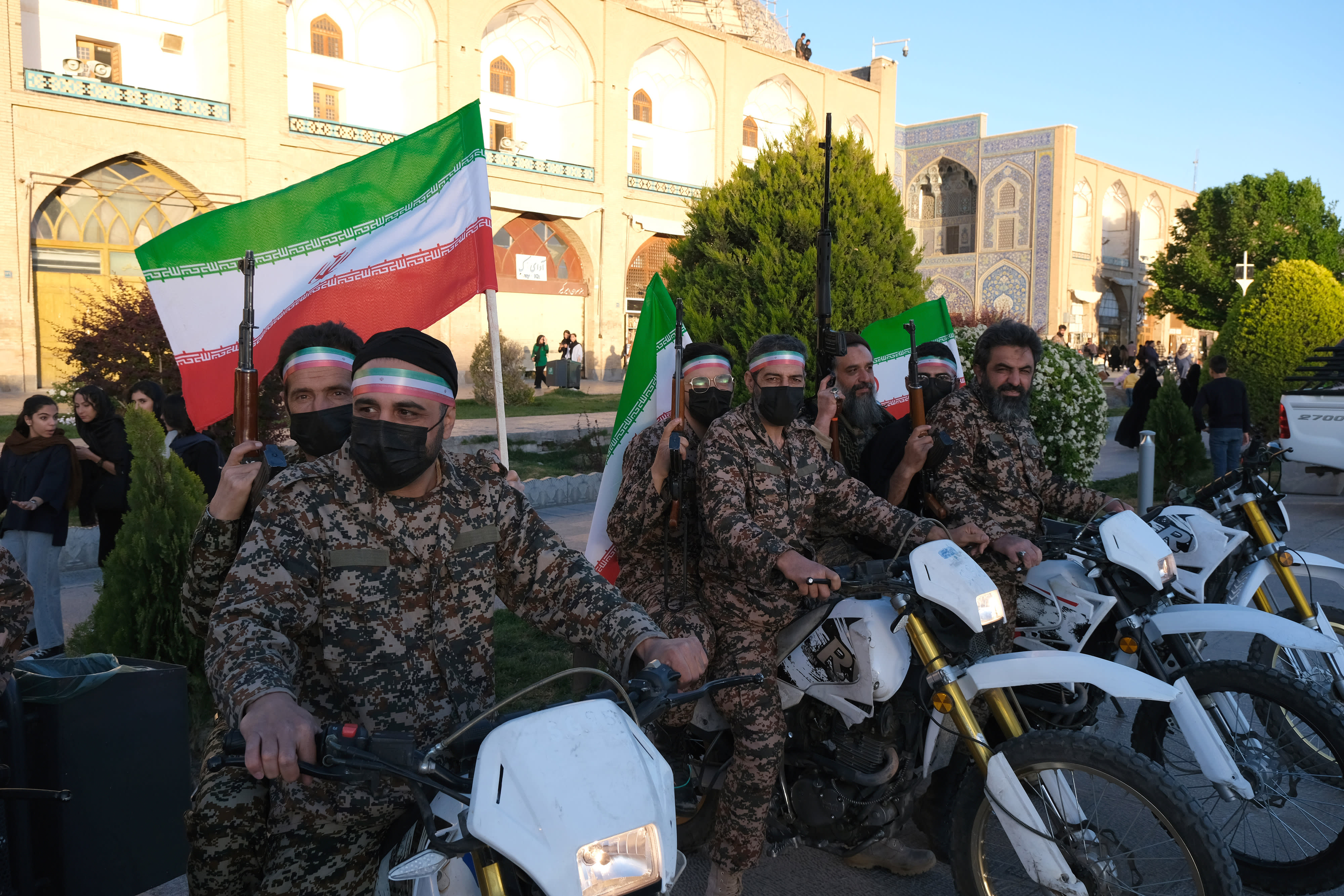 رژیم ایران به آنها پول می دهد که شلیک کنند. وقتی پول تمام می شود چه اتفاقی می افتد؟ - نظر