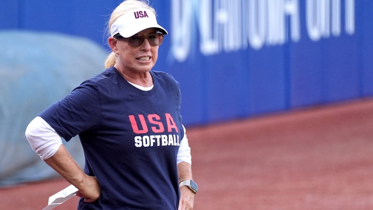به روز رسانی زنده USA Softball Elite در مقابل چین تایپه: کجا بازی جام بین المللی را تماشا کنیم