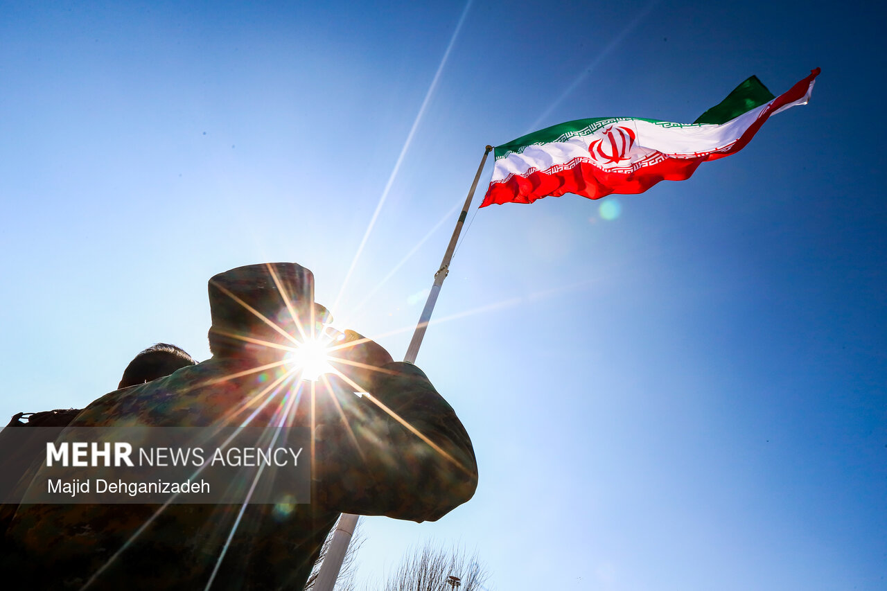 ای وطن! با تو بسته‌ام عهدی؛ جانم از آنِ توست، تن تا هست
