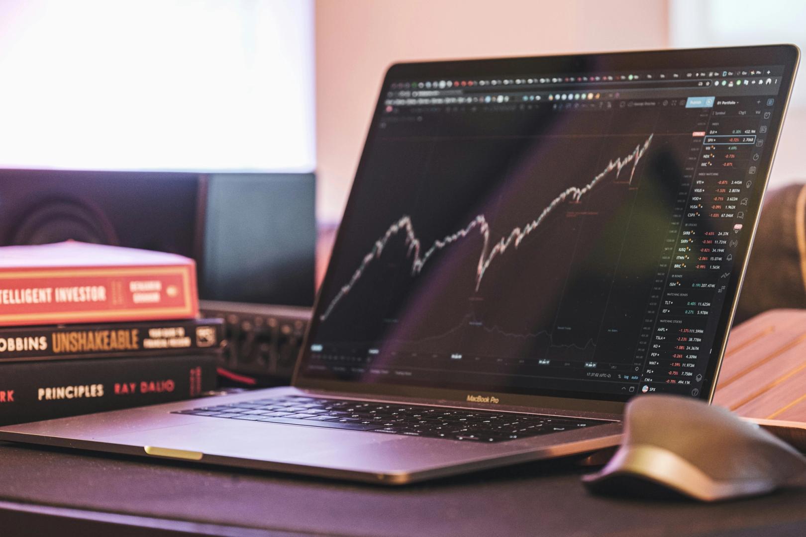 بیت کوین 60,000 دلار پیشتاز است زیرا نوسانات خلقی در ماه اوت کاهش می یابد