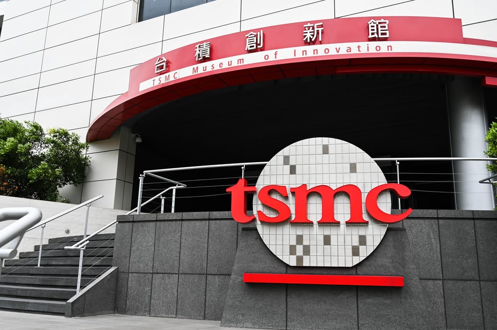 گزارش شده است که TSMC در حال توسعه فناوری بسته بندی چیپ پیشرفته برای به چالش کشیدن سلطه اینتل است.