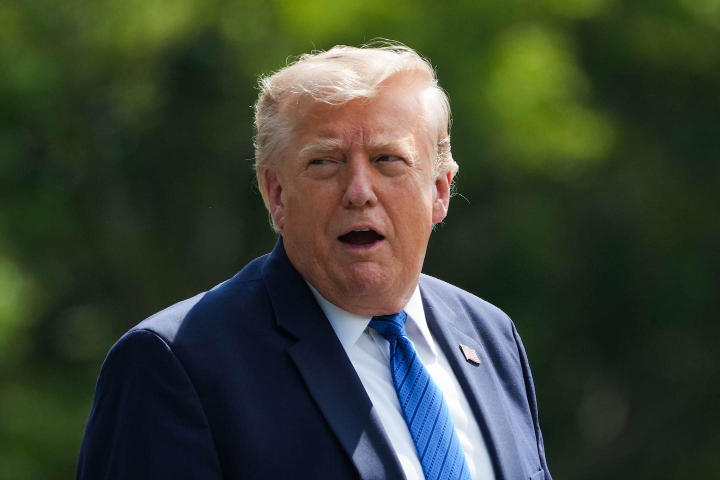 ترامپ میگوید که برای صندوق بازپرداخت به شدت فشار میآورد و بلانچ را به عنوان سرپرست AG حفظ میکند