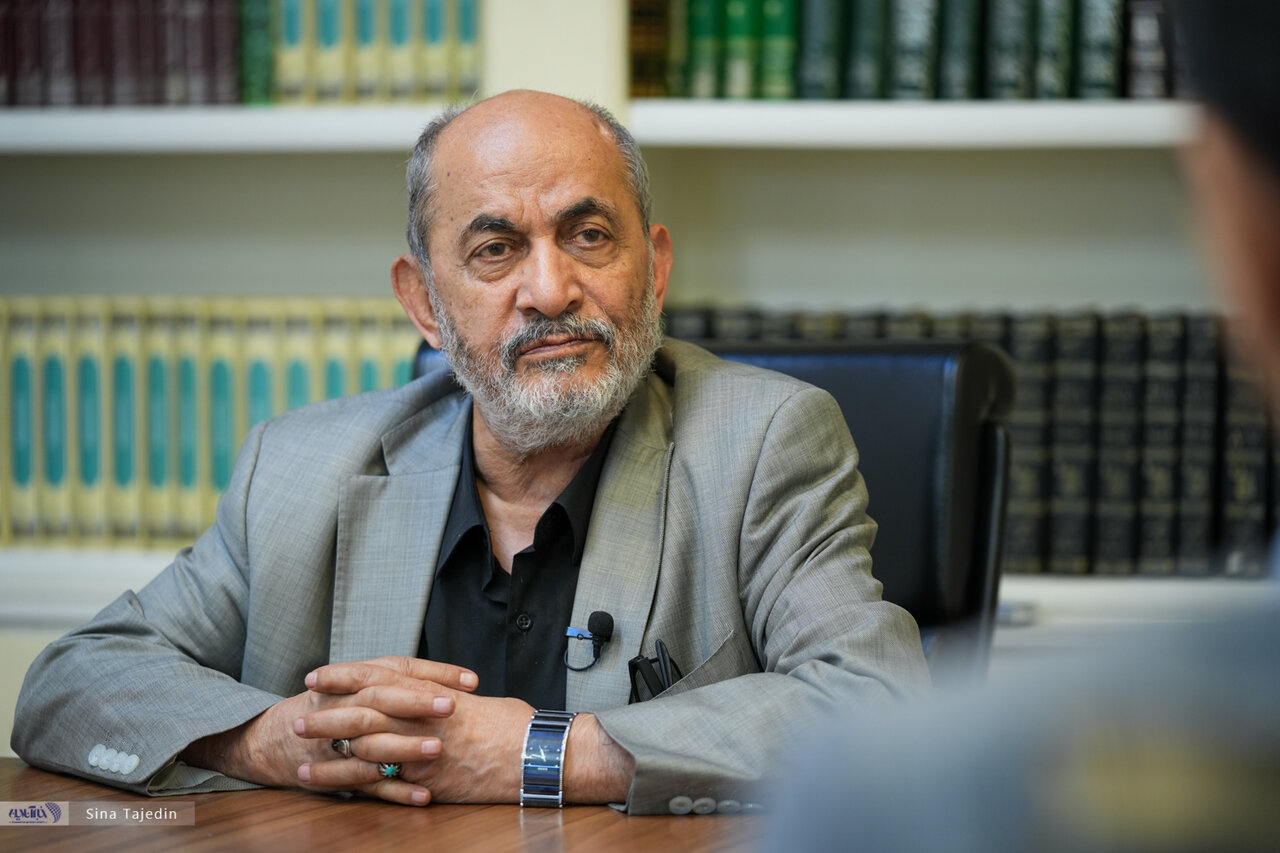 ارزیابی رفیقدوست از احتمال تغییر دکترین هسته ای ایران: میتوانیم بمب اتم بسازیم اما...