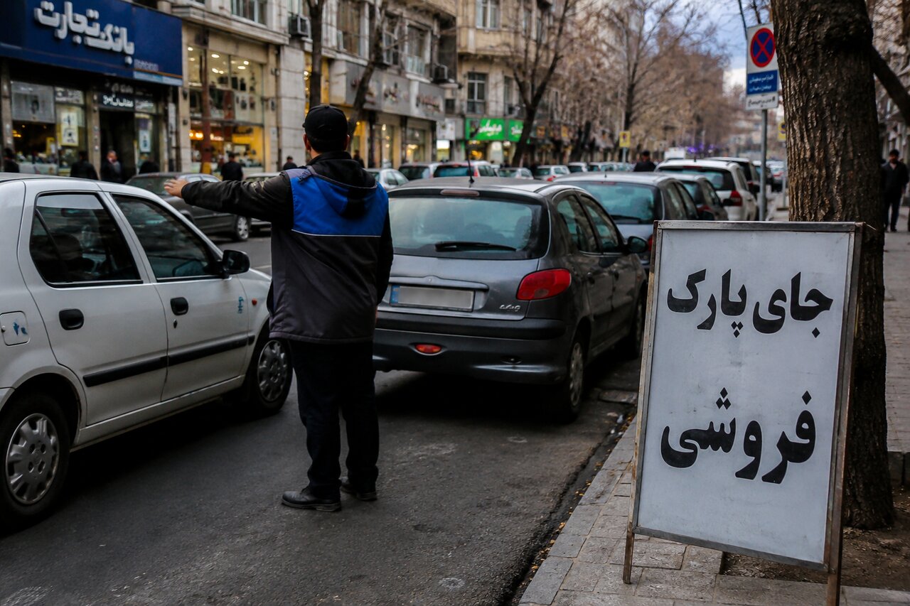 گردنکلفتی کنار خیابانها؛ شورای شهر از جاپارکفروشها انتقاد کرد