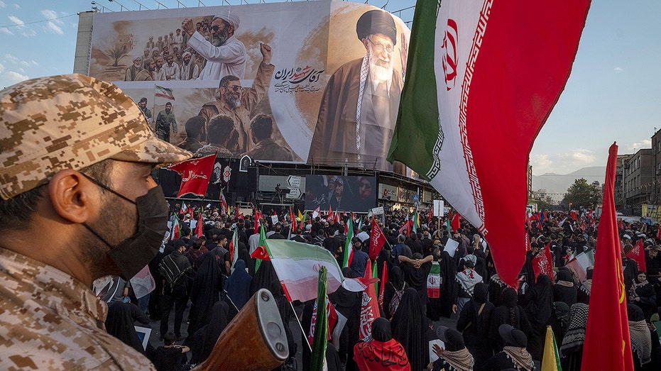 جنگ ایران با آمریکایی ها از دهه ها پیش آغاز شد. این خانواده ها هنوز جای زخم ها را دارند