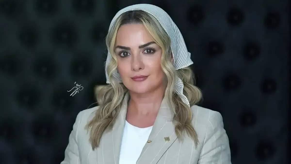 حضور بیتا سحرخیز با کت و مینی اسکارف در جشن نفس (+عکس)