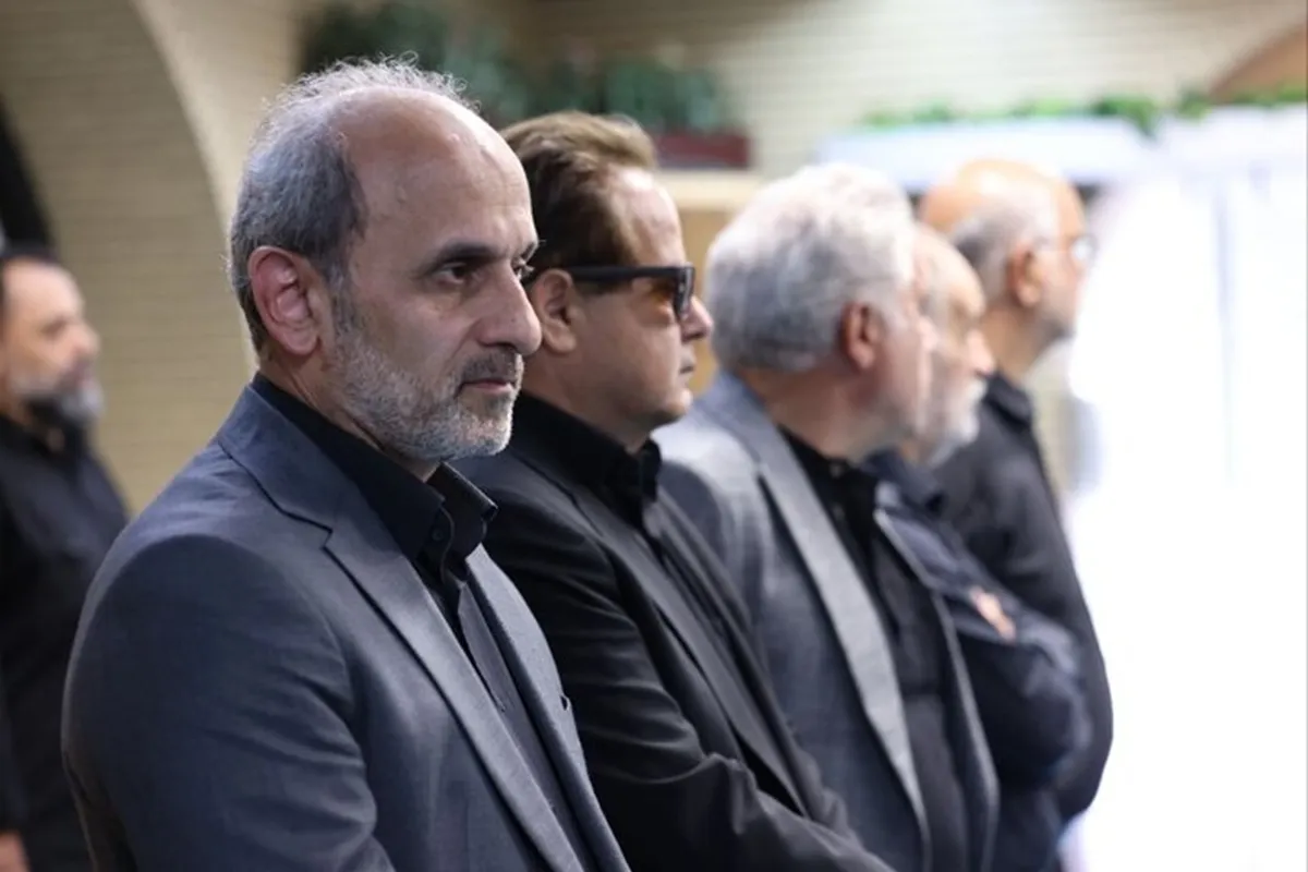 مراسم یادبود اکبر عبدی در مسجد بلال صداوسیما / مهران غفوریان: امیدوارم ما را ببخشد
