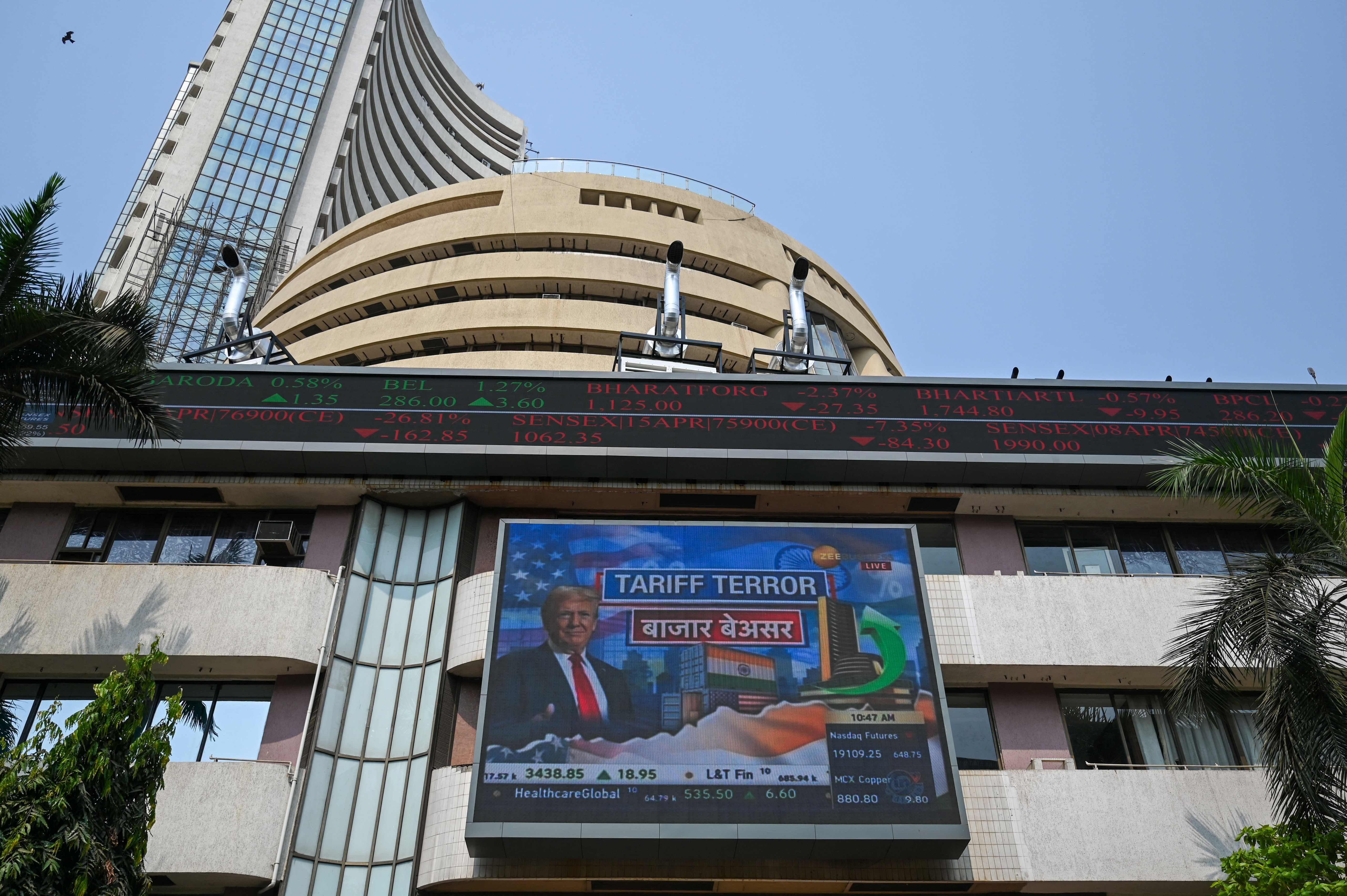 Sensex Surges 470 امتیاز; Nifty در تجارت اولیه 150 افزایش می یابد