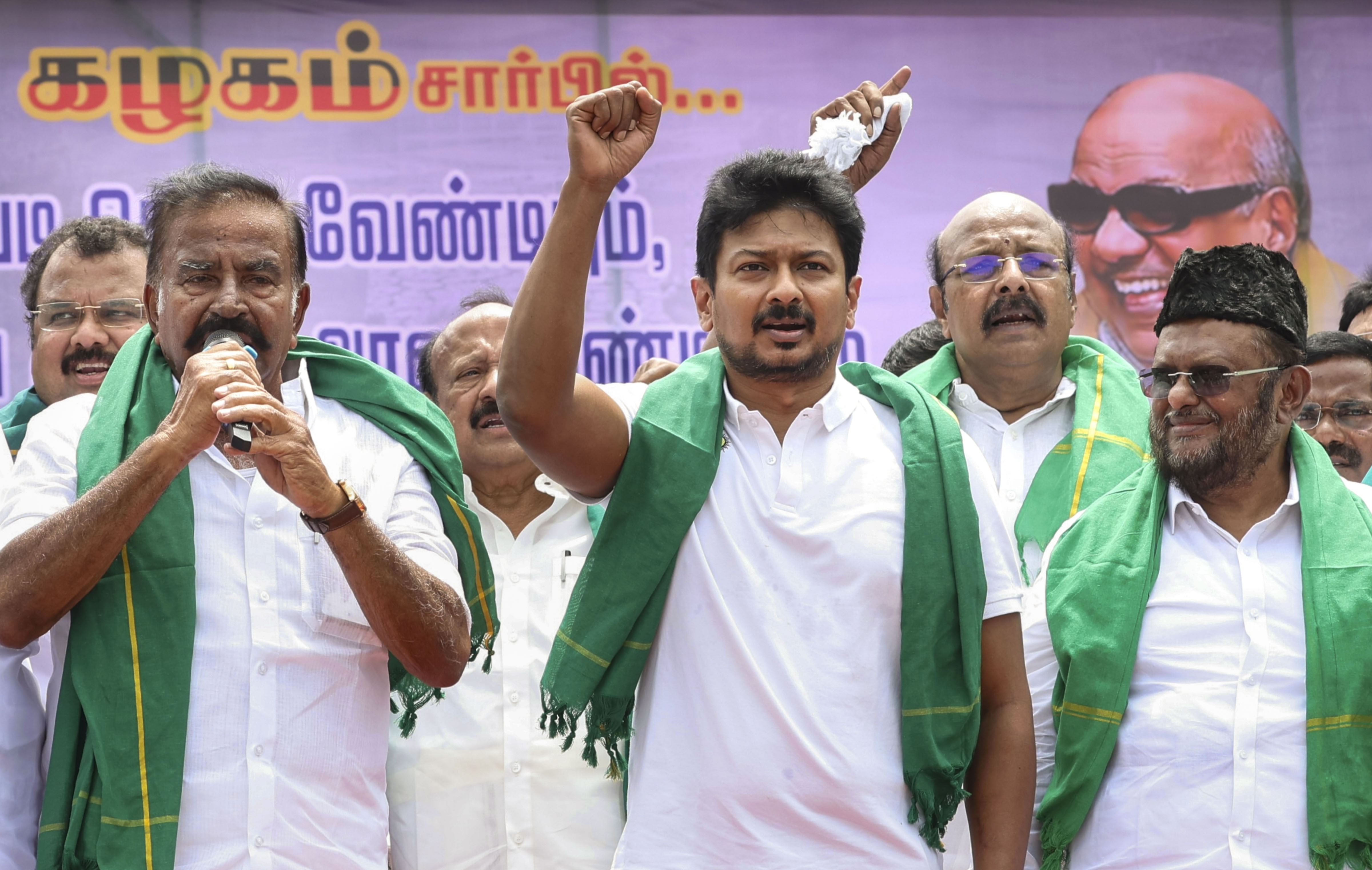 بحران Cauvery: Udhayanidhi اعتراض DMK را رهبری می کند. استالین دولت را به سهل انگاری متهم کرد