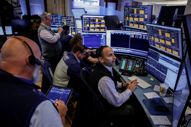 Wall St برای امیدهای معامله خاورمیانه برای بازگشایی بالاتر آماده شد. مراقبت های بهداشتی در تمرکز