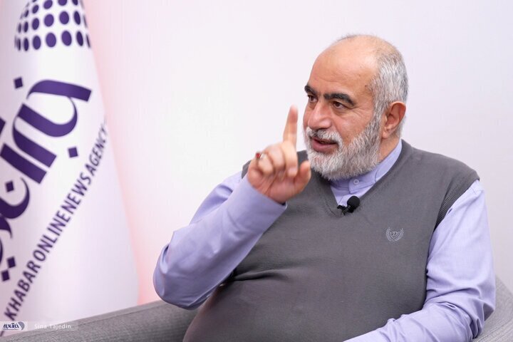 توئیت کنایه آمیز حسام‌الدین آشنا؛ بقول او، ‏مسأله بی بی و ترامپ «ایران هسته‌ای» نیست!