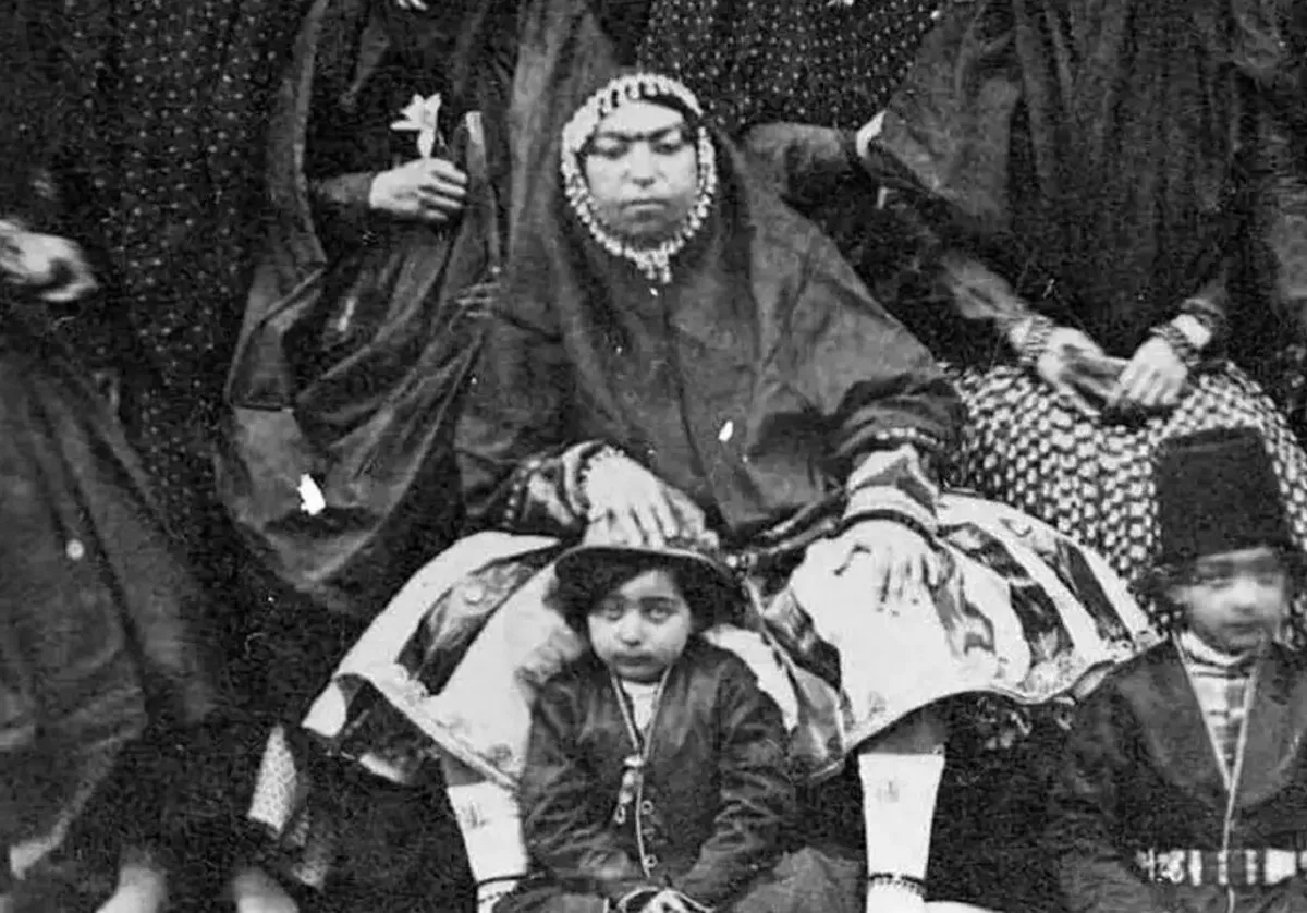 «محمدحسین خان، خواهرزادۀ ناصرالدین شاه» سوار بر یک چهارچرخۀ عجیب (عکس)