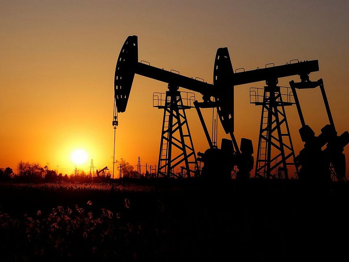 دولت برای کاهش نوسان قیمت سوخت با اقدامات مالی