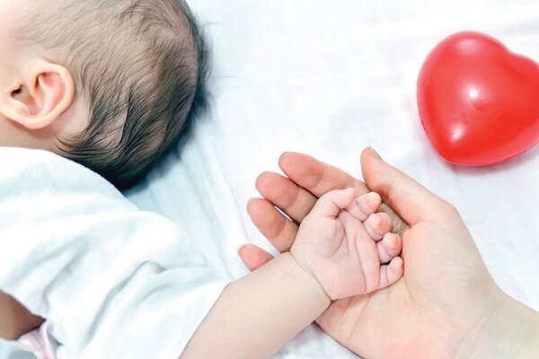 چرا استفاده از شیر مادر برای نوزادان نارس حیاتی است؟