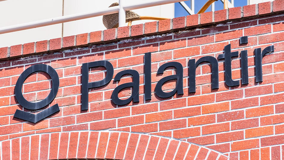 سهام Palantir نزدیک به 30 درصد افزایش یافت. آیا Q2 نگرانی های Slay را در مورد OpenAI، Anthropic شکست داد؟