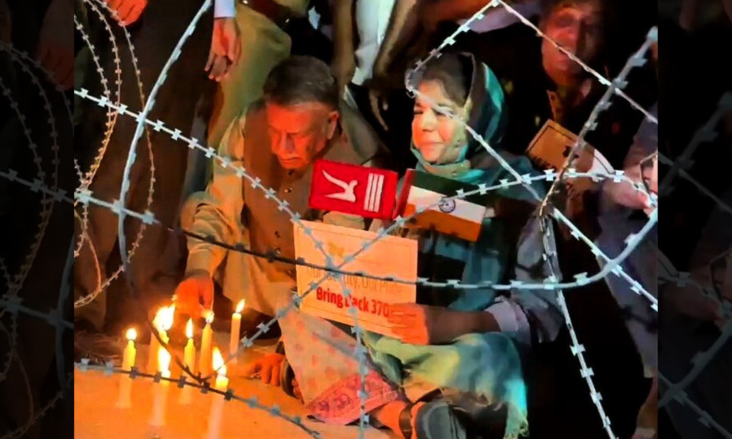 محبوبا به مناسبت 370 سالگرد راهپیمایی شمع PDP در سرینگر رهبری می کند