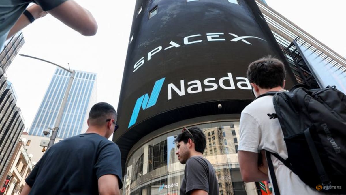 جاه طلبی های اسپیس ایکس برای موبایل بازار مخابرات ایالات متحده را به لرزه انداخته است، تحلیلگران درباره تهدید بحث می کنند