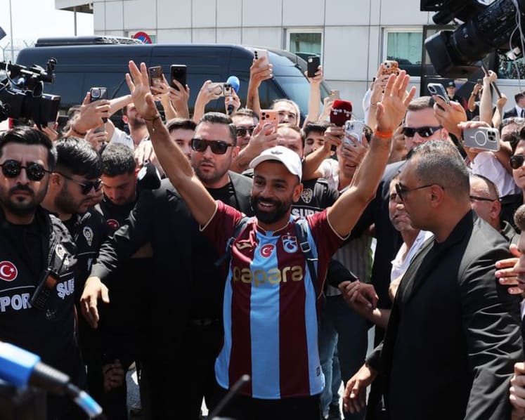 محمد صلاح پیش از انتقال مورد انتظار ترابزون اسپور وارد ترکیه شد