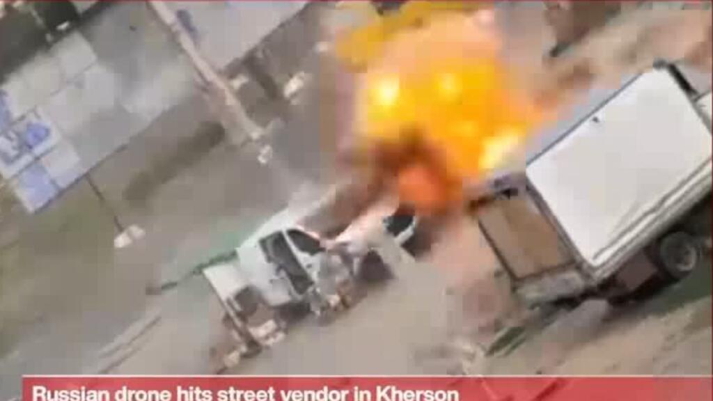 هواپیمای بدون سرنشین روسی به فروشنده خیابانی در خرسون برخورد کرد، زلنسکی حمله "صفاری" را محکوم کرد