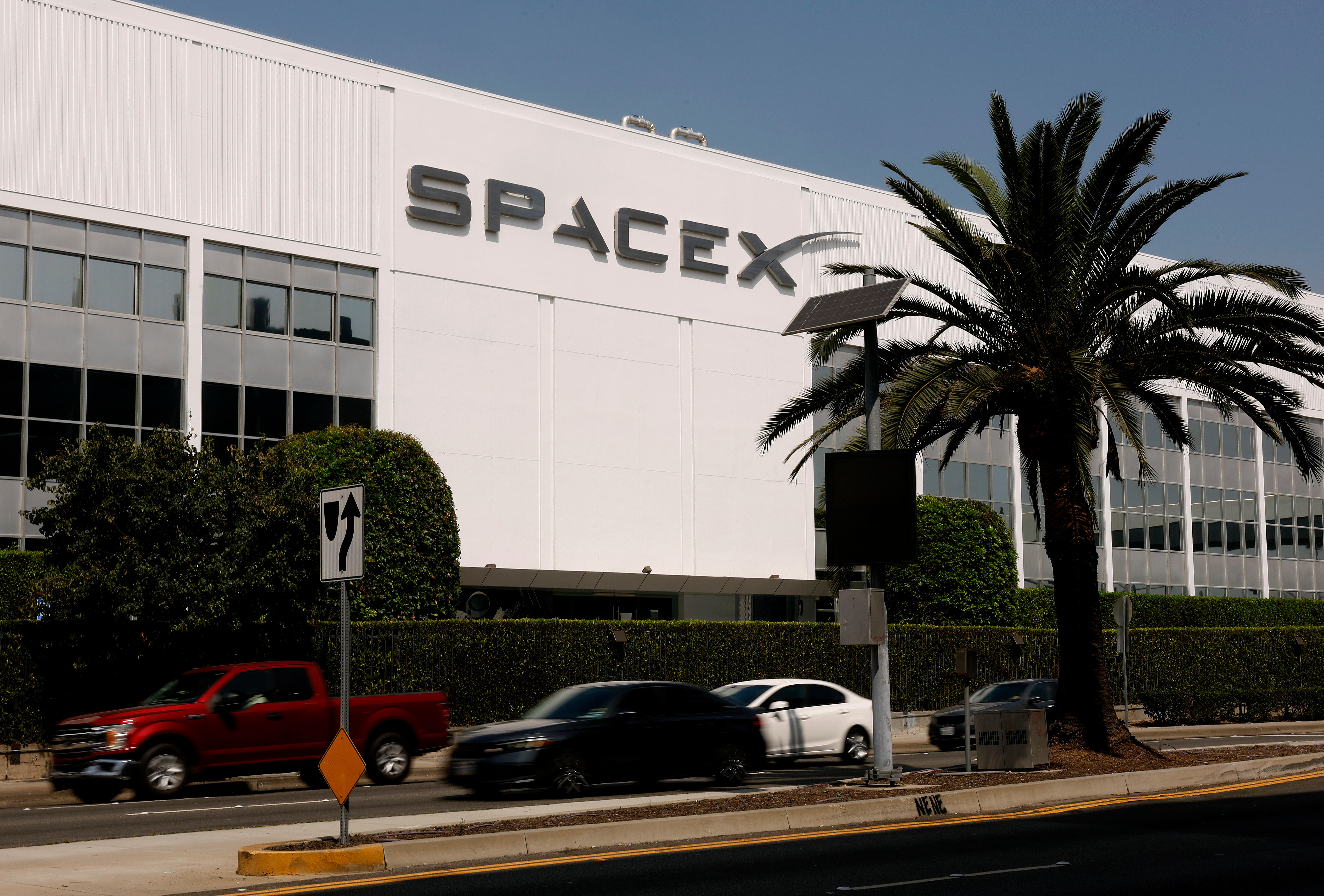 چرا سهام SpaceX ممکن است به مخازن خود ادامه دهد اگر تاریخچه نشانه ای باشد؟