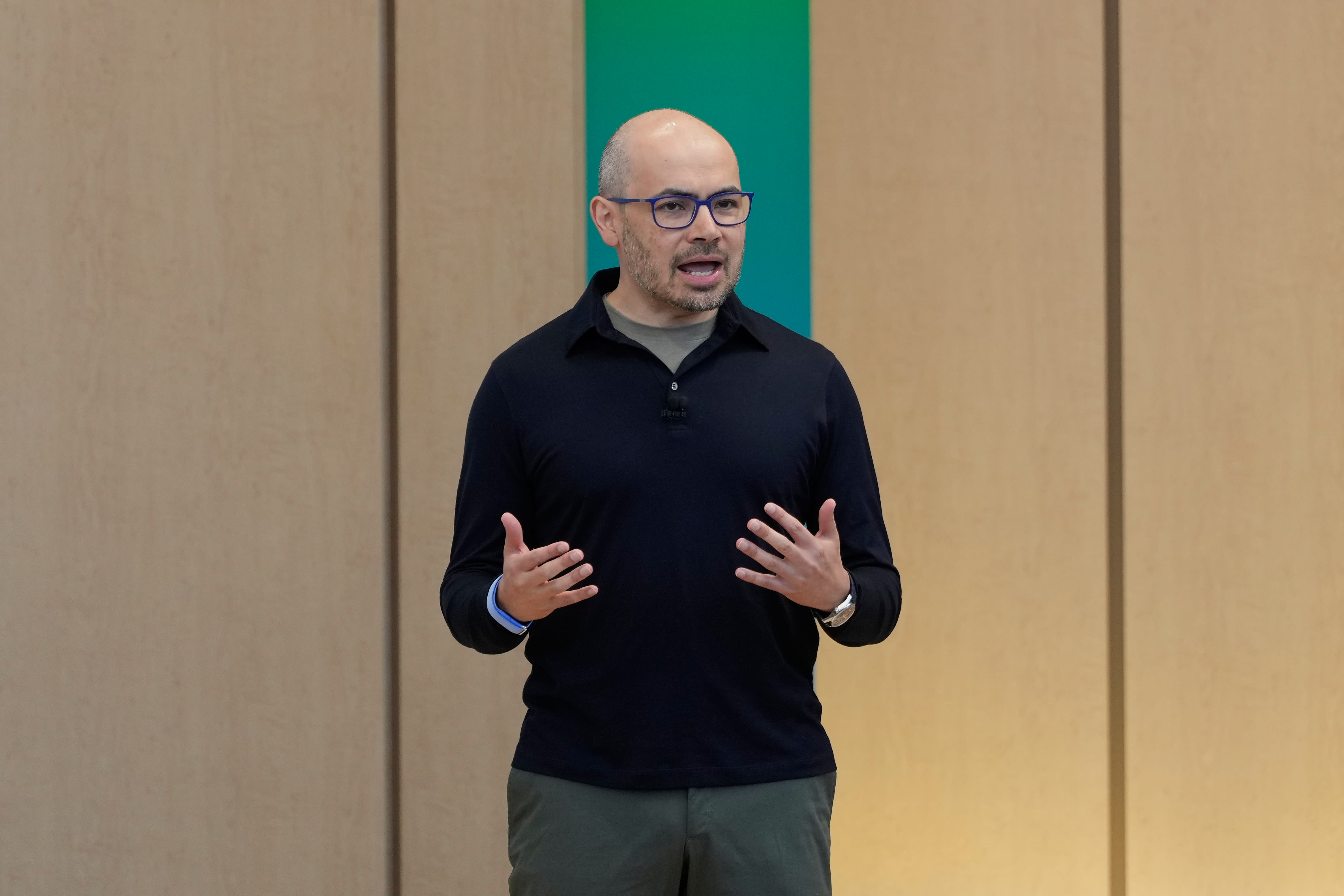 سهام گوگل در میان تغییرات رهبری DeepMind سقوط کرد