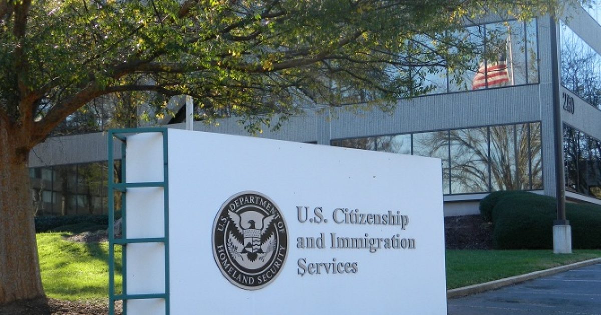 USCIS اختیار رد درخواست های ناقص ویزا را باز می گرداند