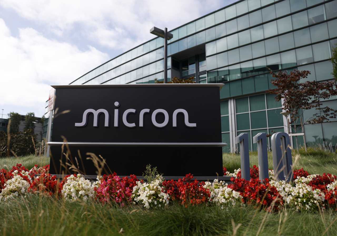 سهام Micron به عقب برمی گردد تا فروش تراشه حافظه را جبران کند