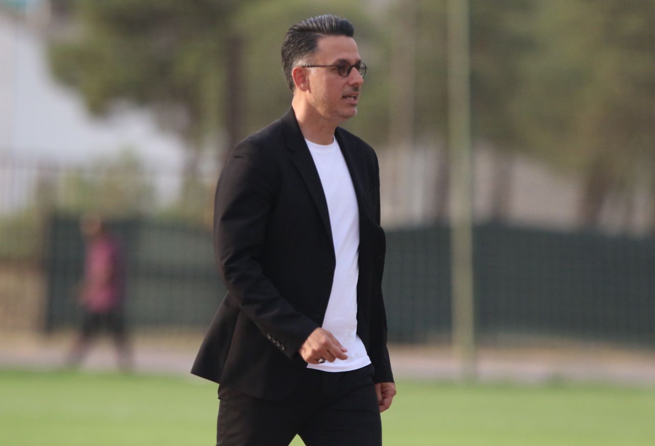 مجری مشهور مربی لیگ یک شد