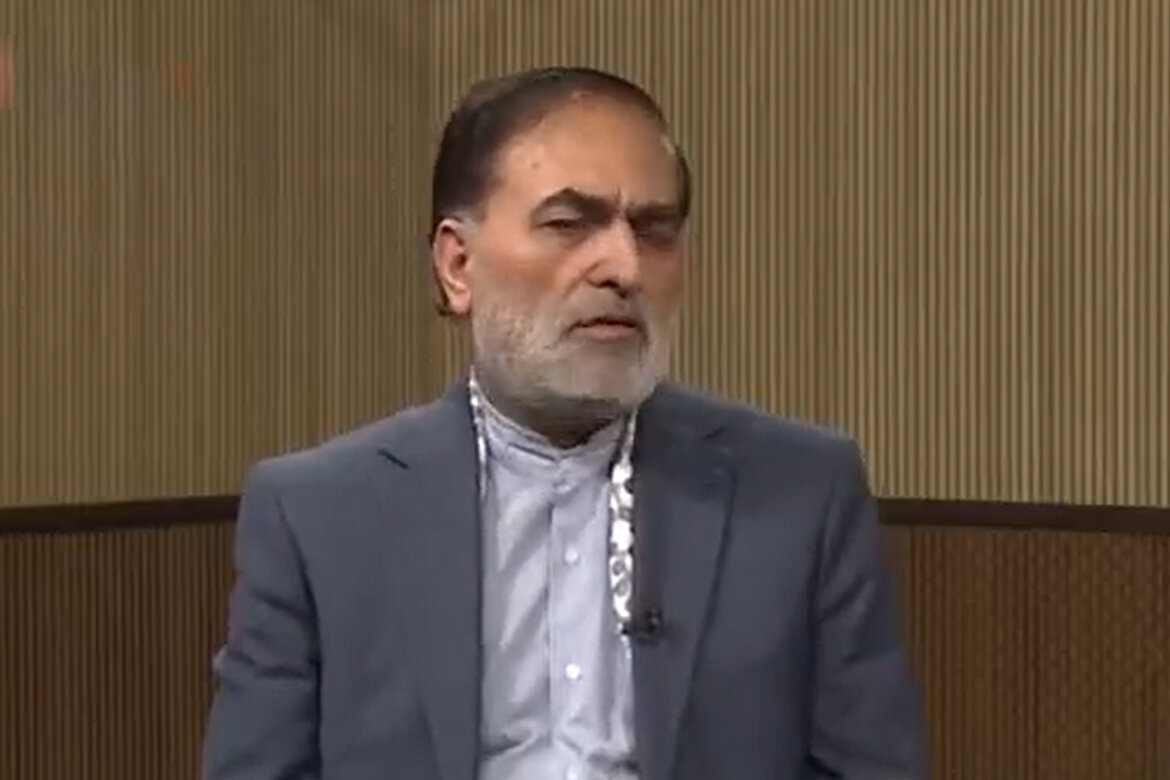 توئیت معاون سیاسی صداوسیما: سپاه با پدافند بومی هواگردهای آمریکا را شکار و غنیمت گرفت