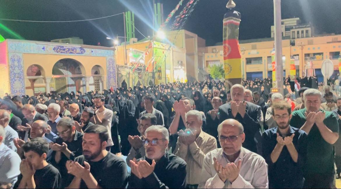 اقامه نماز استغاثه به امام زمان(عج) در شهرکرد