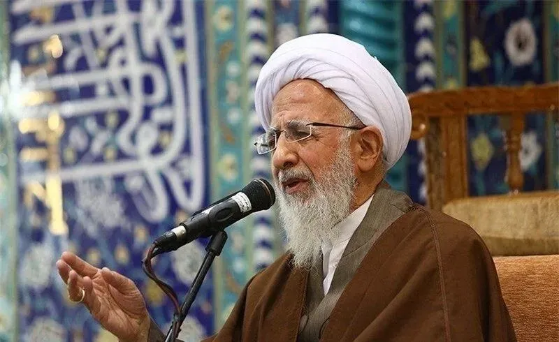 آیتالله جوادی آملی: حضرت امیرالمومنین (ع) میفرمایند «مواظب باشید این جامعه متحد، مختلف و پراکنده نشود؛ اگر خدای ناکرده کسی عالماً و عامداً دارد وحدت اسلامی را به هم میزند، با او مبارزه کنید، ولو عمامه من بر سر او باشد»