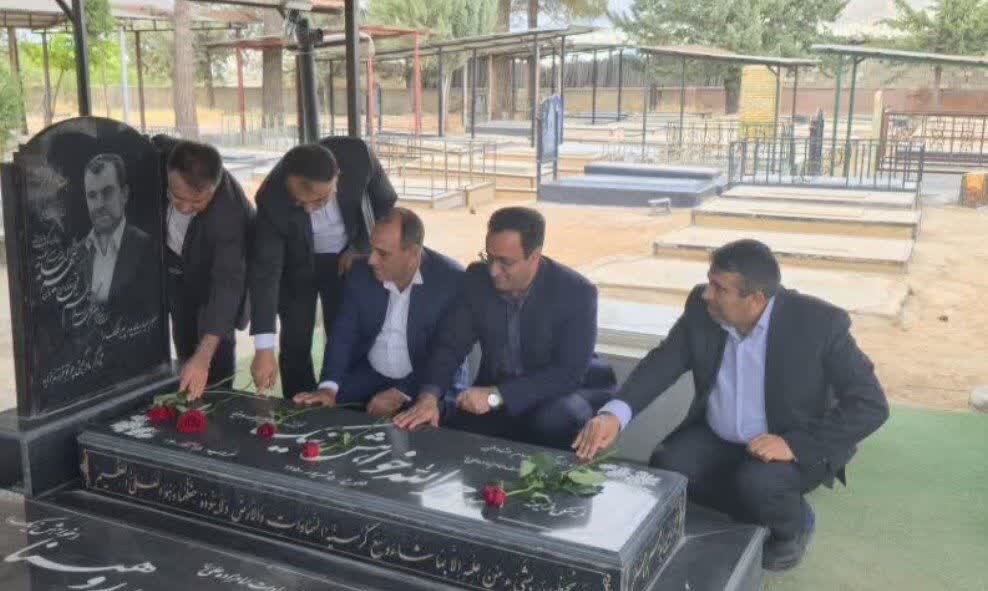 قلمی که ماندگار شد؛ پاسداشت رسالت خبرنگاری بر مزار «خواهشنیک»
