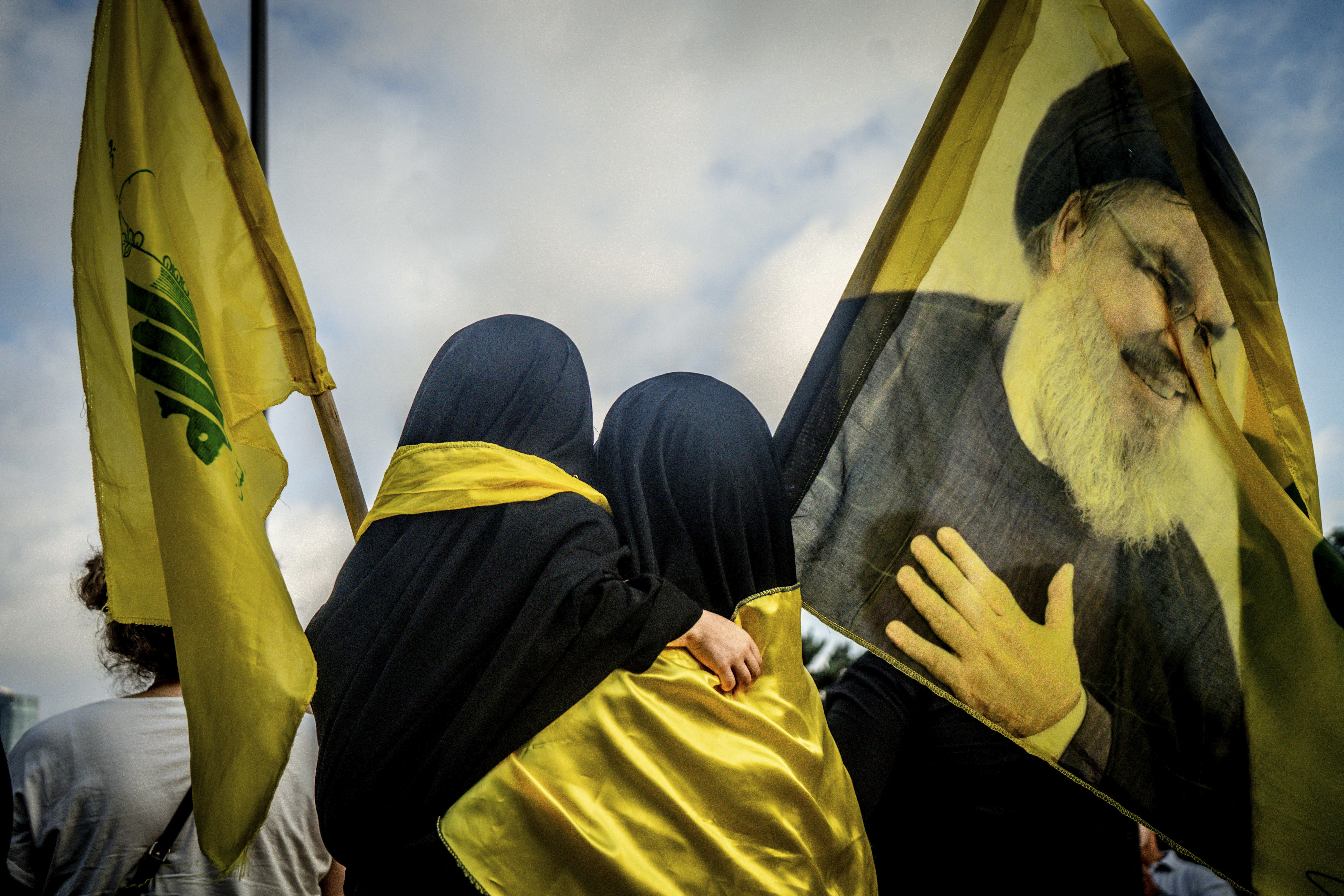 سیاستمدار لبنانی می گوید جامعه شیعی قربانی حزب الله است و انتفاضه را فرا می خواند - گزارش