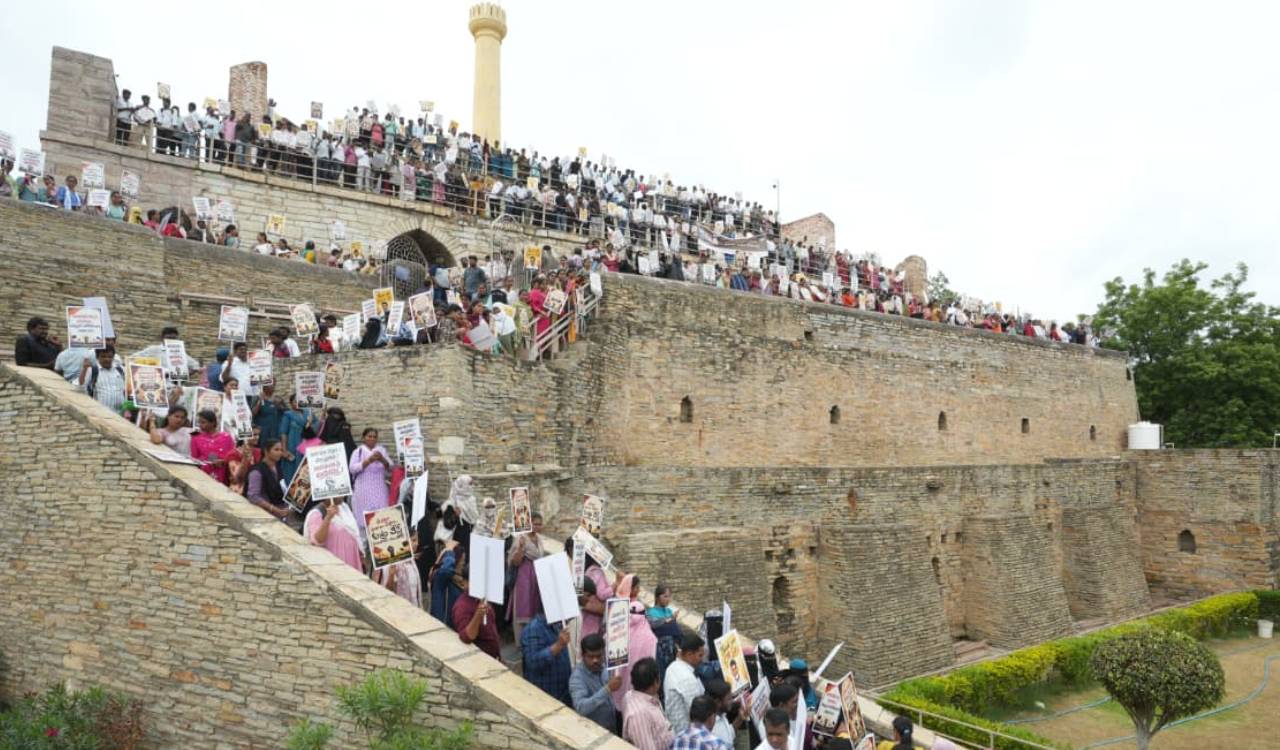 تجمع معلمان مگا DSC-2025 علیه YSRCP در کورنول