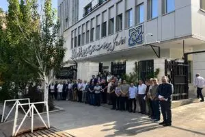کارگران داروخانه‌ها: مطالبات پرداخت نشود، ما به دردسر می‌افتیم