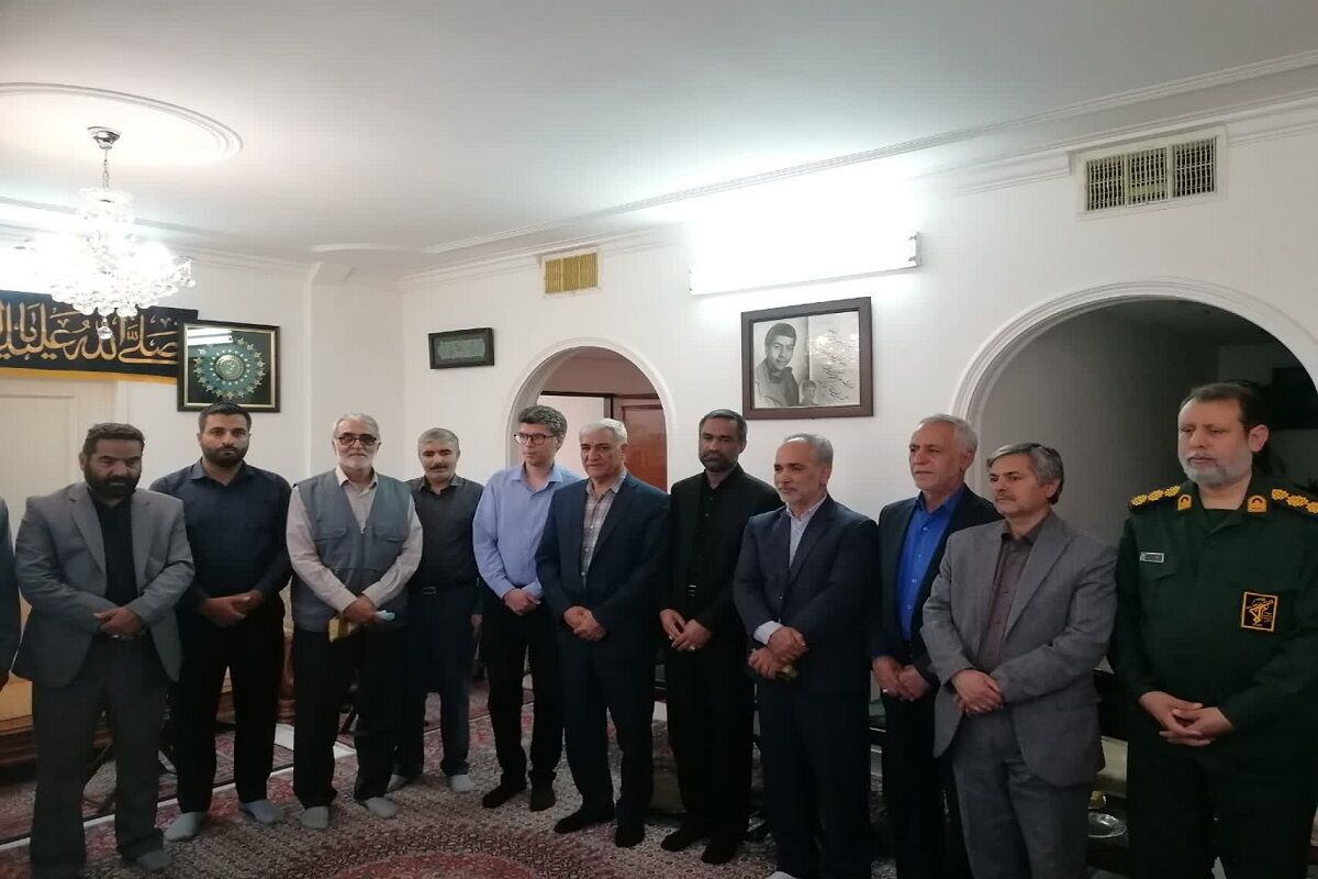 دیدار اهالی رسانه خراسان‌جنوبی با خانواده شهید فرهادی؛ بازخوانی روایت یک خبرنگار شهید