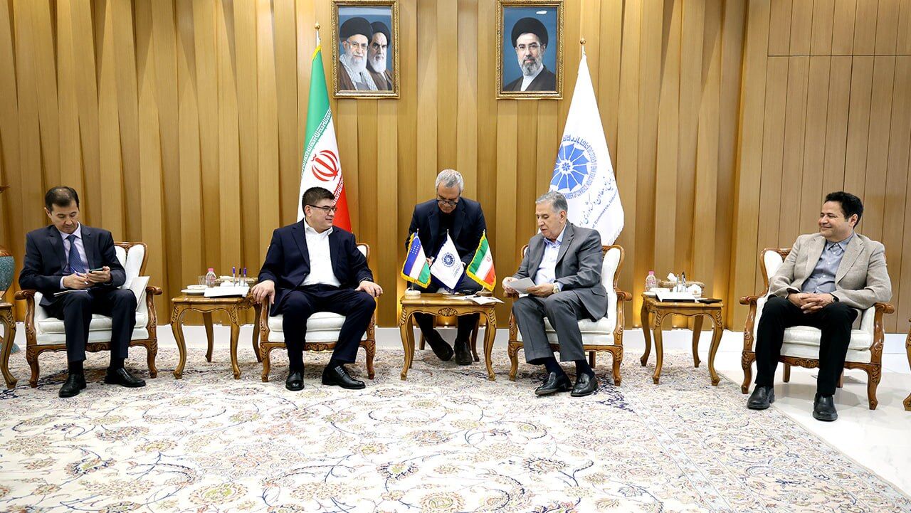 کاهش تعرفه ترانزیت کامیونهای ازبکستان برای عبور از ایران