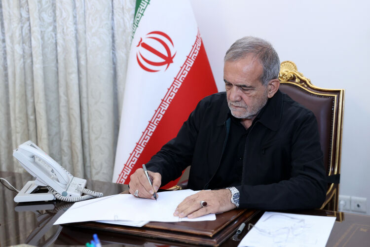 پزشکیان در پیامی درگذشت پدر همسر رئیس دفتر بازرسی ویژه رئیس جمهور را تسلیت گفت