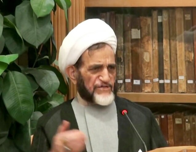 اشرفی اصفهانی: تمام جنگ هشت ساله به اندازه یک روز این جنگ خسارت به بار نیاورد / نمازجمعه می‌توانست تضمین‌کننده حفظ این نظام باشد اما...