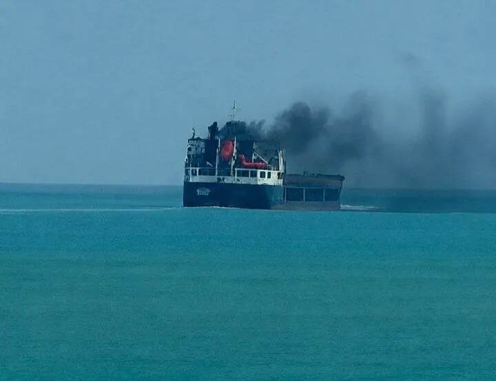 پرستیوی: یک شناور در نزدیکی سواحل عمان، در حوالی «کمزار»، دچار آتشسوزی شده