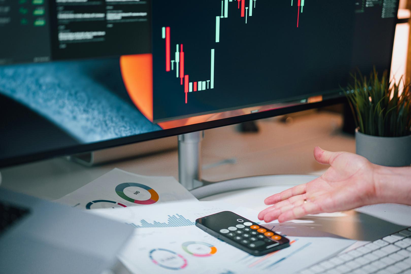حتی زمانی که ETF ها همچنان پول سرمایه گذاران را جذب می کنند، XRP در جهش کریپتو عقب می ماند