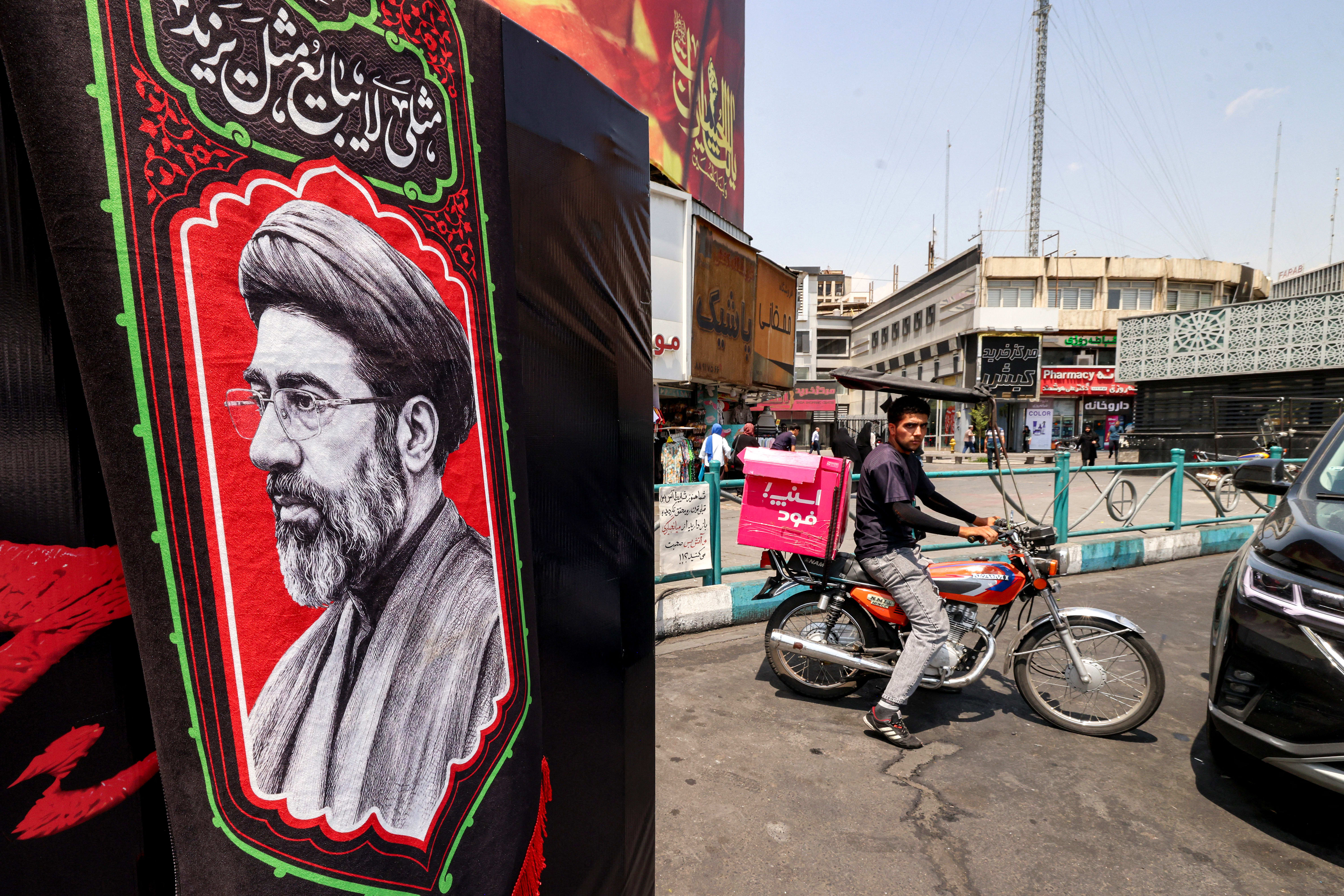 اخبار ایران ویدئوی کوتاه و بدون تاریخ مجتبی خامنه ای را پس از ماه ها دور از دید عموم منتشر کرد