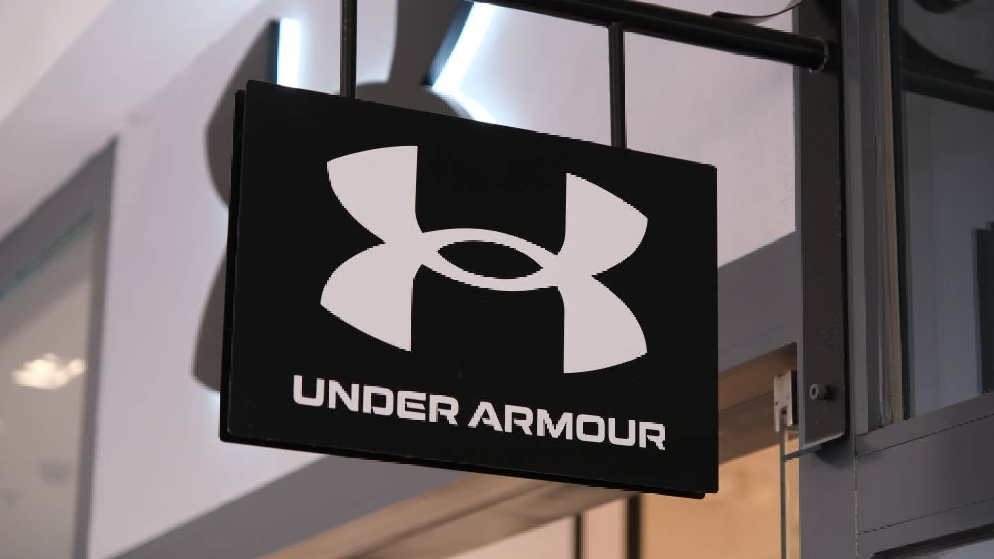 Under Armour چشم انداز فروش سال مالی 27 را در میان تقاضای ضعیف کاهش می دهد