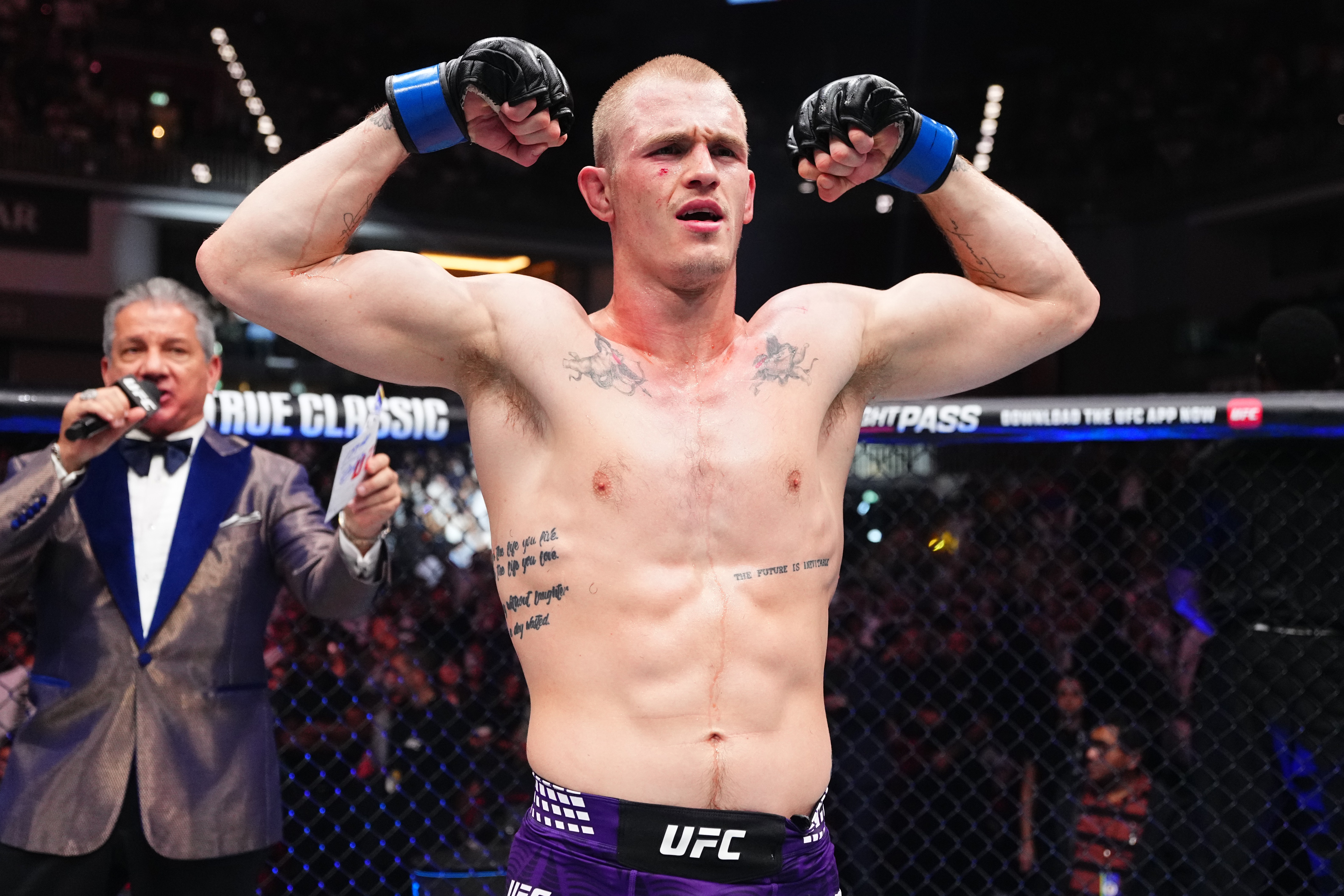 ایان ماچادو گری توضیح میدهد که چرا اسلام ماخاچف را قبل از مسابقه UFC 330 روی «پایه» قرار داده است.