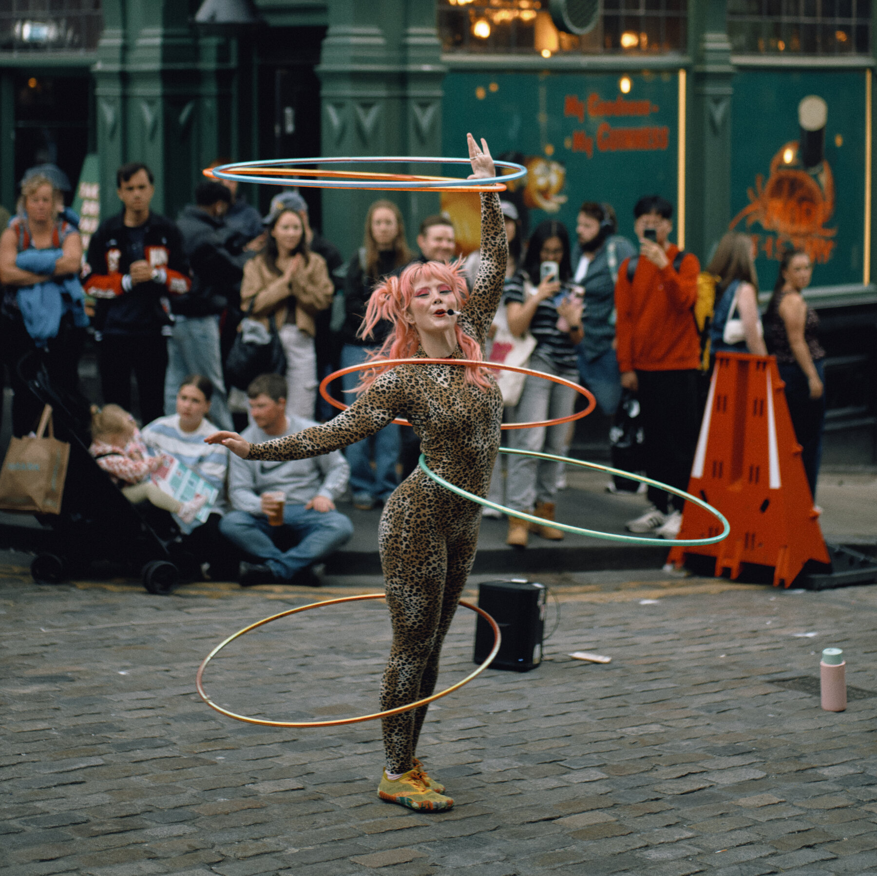 در Edinburgh Fringe، وقت کمدی، بدلکاری و حتی چند جغد است