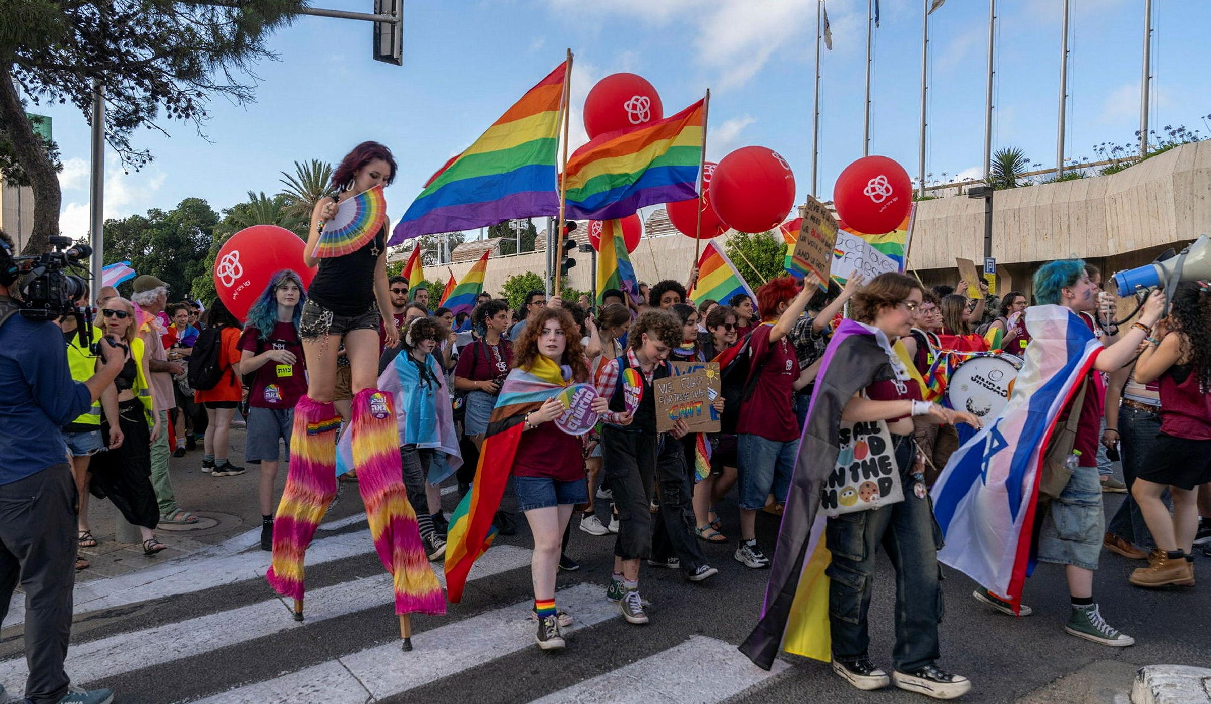 اسرائیل بودجه برنامههای LGBTQ محلی را قطع میکند و آنها را در معرض خطر تعطیلی قرار میدهد