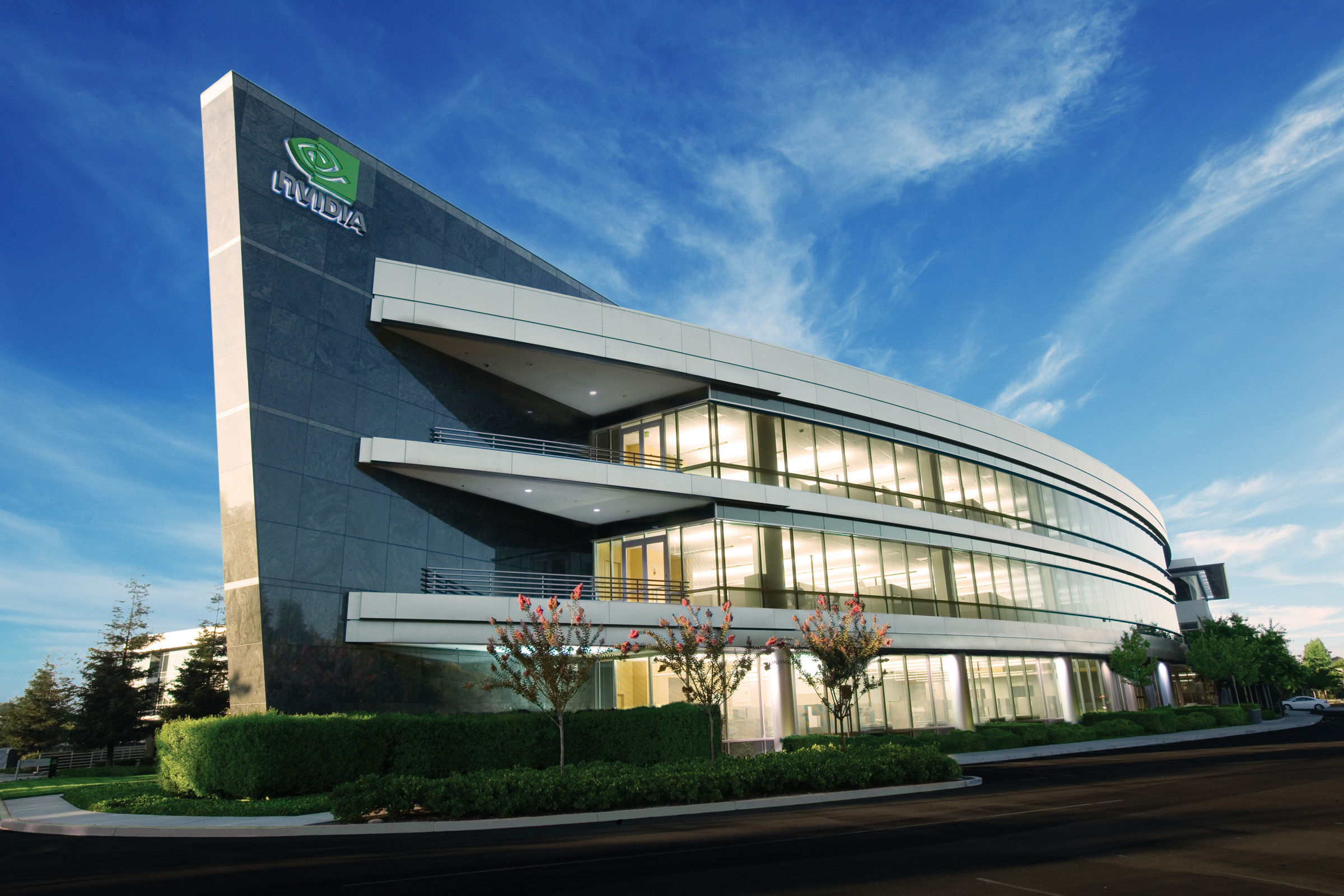 ولز فارگو میگوید Nvidia (NVDA) با رونق 500 میلیارد دلاری هوش مصنوعی فراتر از پردازندههای گرافیکی میرود.