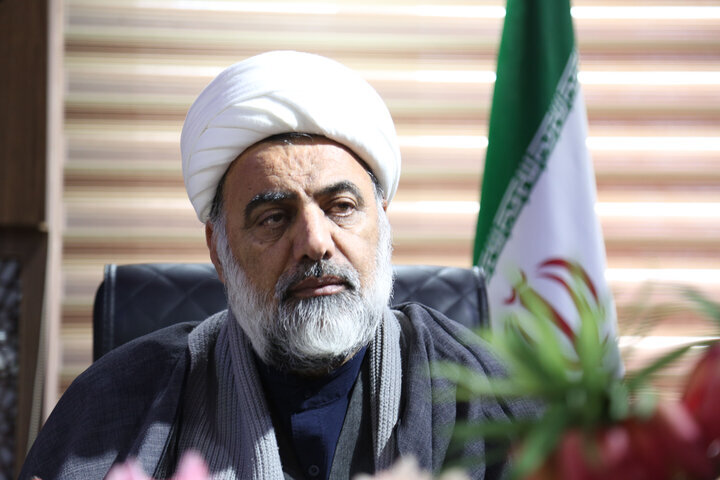 قدرت انقلاب ابرقدرتها را زمینگیر کرده است