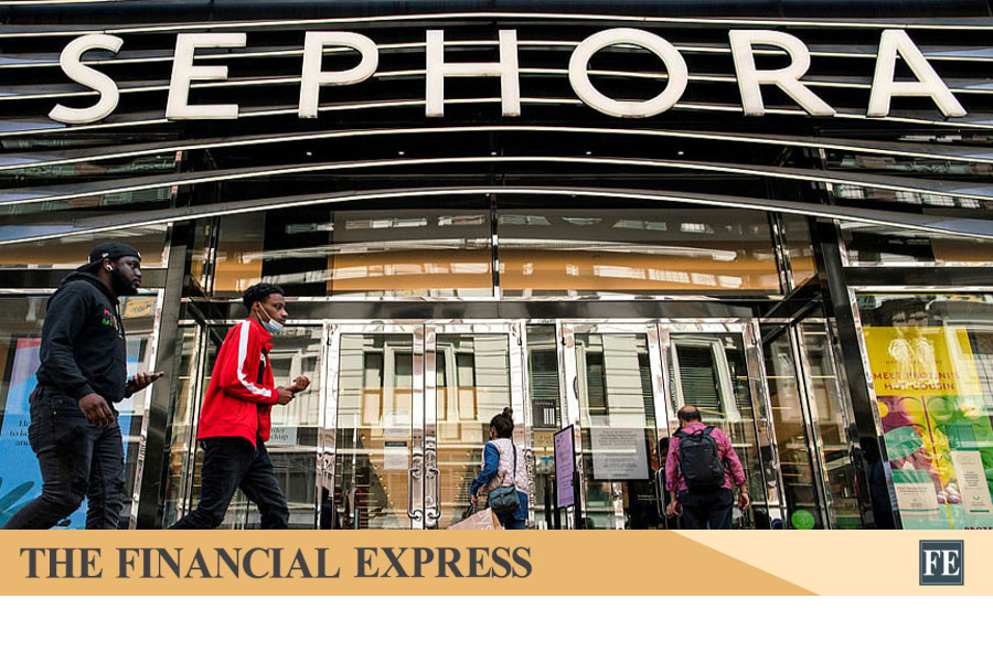 Sephora برای فروش محصولات از طریق خرده فروش اسرائیلی. هیچ برنامه ای برای فروشگاه های شخصی وجود ندارد