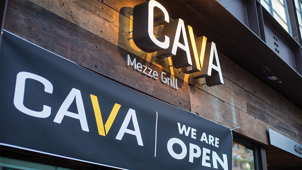 سهام Cava با بازده رشد جهش می کند. Chili's Parent Brinker از دست می دهد اما چشم انداز ترد دارد